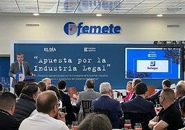 Dirigentes políticos y empresariales debaten sobre la industria canaria