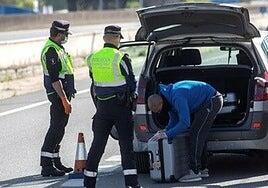 La Policía Municipal de Madrid encuentra 120.000 euros dentro de un coche mal estacionado