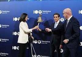 Telefónica cumple 100 años en su momento más convulso