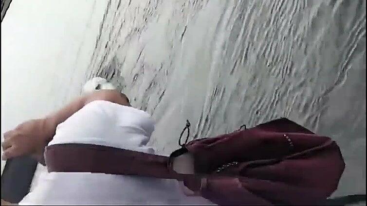 Rescate de un chucho negro en La Laja