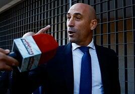 Rubiales declara como imputado por presunta corrupción en la FEF