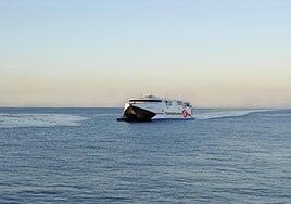 El fast ferry de Armas enlaza Playa Blanca con Puerto del Rosario