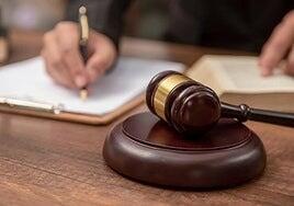 Una vecina de la capital grancanaria reclama ser hija de un famoso pintor español del XX