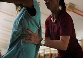 Los fisioterapeutas proponen crear unidades de afrontamiento activo del dolor crónico en Canarias