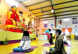 Las nuevas sectas en España, del coach económico al gurú espiritual