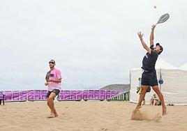 Las Canteras ya respira el mejor tenis playa