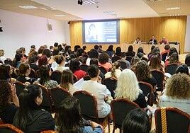 Un centenar de profesionales en infancia y adolescencia se forma frente a la violencia sexual