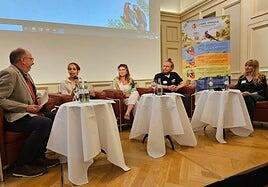 Loro Parque defiende la importancia de los zoológicos modernos en el parlamento alemán