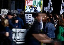 Assange evita por ahora su extradición a EE UU y apelará en Reino Unido