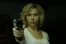 Scarlett Johansson estalla contra OpenAI por imitar su voz en ChatGPT