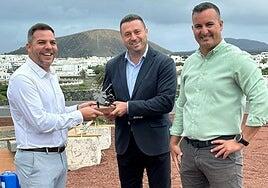 Escultura en Uga dedicada a al sector vitivinícola