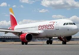 Iberia Express volverá a operar vuelos directos desde Canarias a Asturias y Vigo este verano
