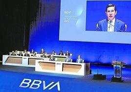 Los accionistas de BBVA tienen la primera palabra en la opa a Sabadell
