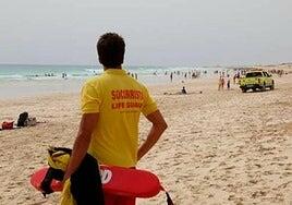 Multa a Cruz Roja por «incumplimientos muy graves» en la vigilancia playera de La Oliva