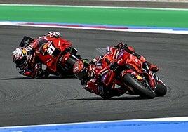 Bagnaia arrasa al sprint, con doble caída de Marc Márquez