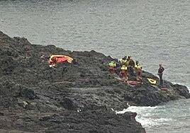 Rescatan el cadáver de una mujer flotando en el mar del Confital