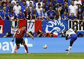 Francia se mete en cuartos entre bostezos