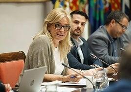 Monzón dice que se mantendrán los servicios y la estructura profesional del hospital de Lanzarote