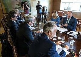 El PP plantea el uso de las Fuerzas Armadas para frenar los cayucos y el PSOE lo tilda de «ocurrencia»