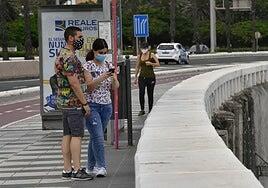Sube la covid, se venden más tests pero «hay pocas mascarillas»