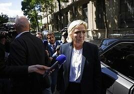 Los sondeos del cierre de la campaña alejan a Le Pen de la mayoría absoluta