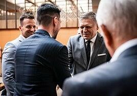 El primer ministro de Eslovaquia regresa al trabajo tras el atentado: «Me disculpo por haber sobrevivido, pero he vuelto»