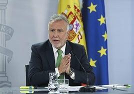 El Gobierno asume que no aprobará el reparto de menores sin apoyo del PP