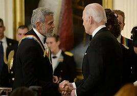 Alerta en la Casa Blanca: George Clooney pide a Biden que se retire