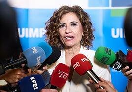 María Jesús Montero, citada a un acto de conciliación con la pareja de Ayuso