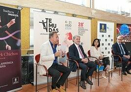 La OFGC «envuelve» a dos bailarines del Royal Ballet entre los contenedores