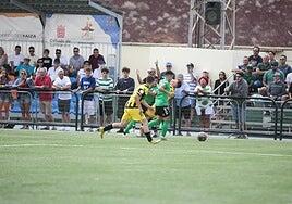 Cuatro meses para cambiar el césped del campo de fútbol de Yaiza