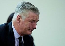 El actor Alec Baldwin se libra del juicio porque la Fiscalía ocultó pruebas