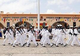 Emociones y paraguas en la base naval
