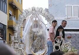 Lluvia de fe en el Carmen