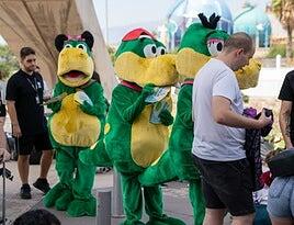 La Familia Dino visita las tiendas HiperDino de Gran Canaria
