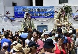Caluroso encuentro de la Virgen del Carmen de Arguineguín y la de Playa de Mogán