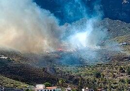 Canarias pide al Estado más helicópteros y de mayor capacidad para combatir los incendios