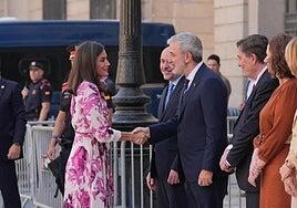 Letizia pone fin a siete años sin presencia de la Casa Real en el Ayuntamiento de Barcelona