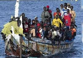 Mueren 25 migrantes que iban a Canarias tras naufragar su embarcación en Mauritania