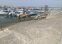 Sin rampa en el sur para echar la zódiac al mar