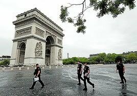 Los parisinos lo vieron desde el salón de su casa