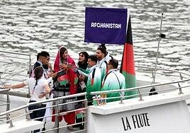 La extraña paridad de la delegación afgana