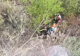 Dos jóvenes sufren un accidente con un quad y caen de 15 metros en Vilaflor