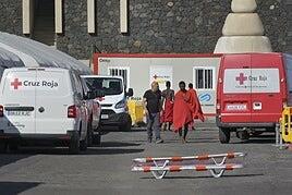 Canarias sigue adelante con su idea de instalar carpas para menores porque «no hay alternativas»