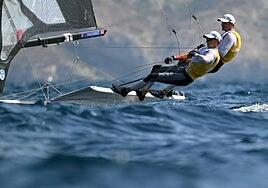 La falta de viento aplaza la lucha por las medallas de Botín y Trittel