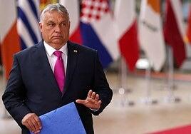 Bruselas avisa a Hungría que facilitar visados a ciudadanos rusos supone «una amenaza para la seguridad»