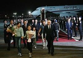 Putin condecorará por su «lealtad» a los presos liberados en el histórico canje con Occidente