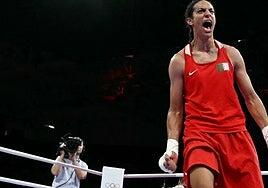 La controvertida Khelif se asegura una medalla entre el fervor de los argelinos