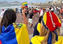 Concentración a favor de Venezuela en Las Canteras