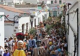 Agaete baila y disfruta en su domingo de Rama